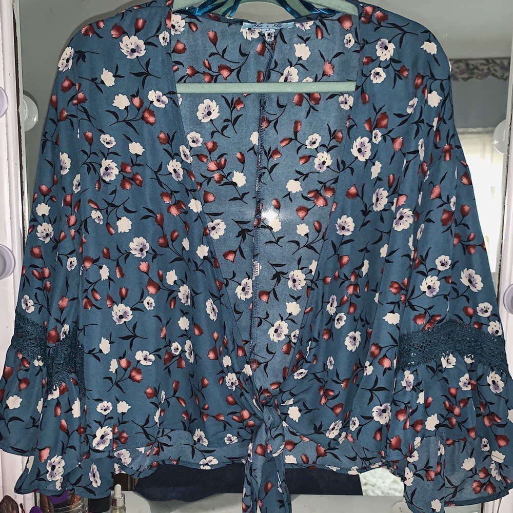 SHE + SKY FLORAL BLOUSE
